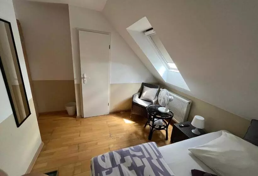 Hotelli Einzelzimmer Mit Bad 14