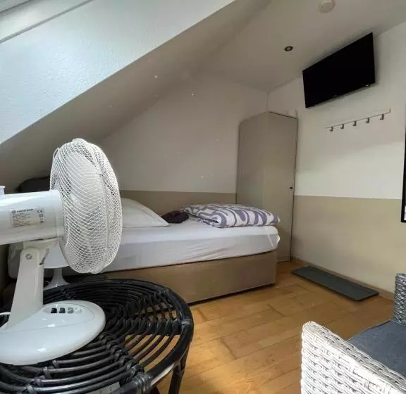 Hotelli Einzelzimmer Mit Bad 14