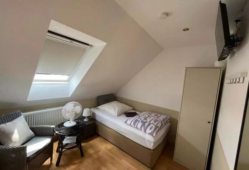 Hotelli Einzelzimmer Mit Bad 14