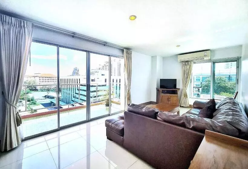 Hotelli Nanthana Villa