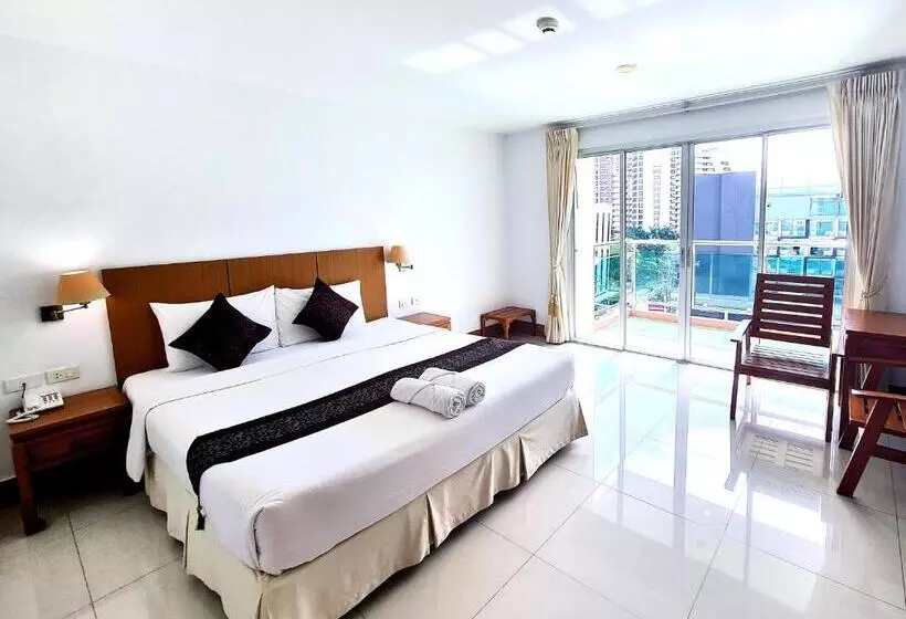 Hotelli Nanthana Villa