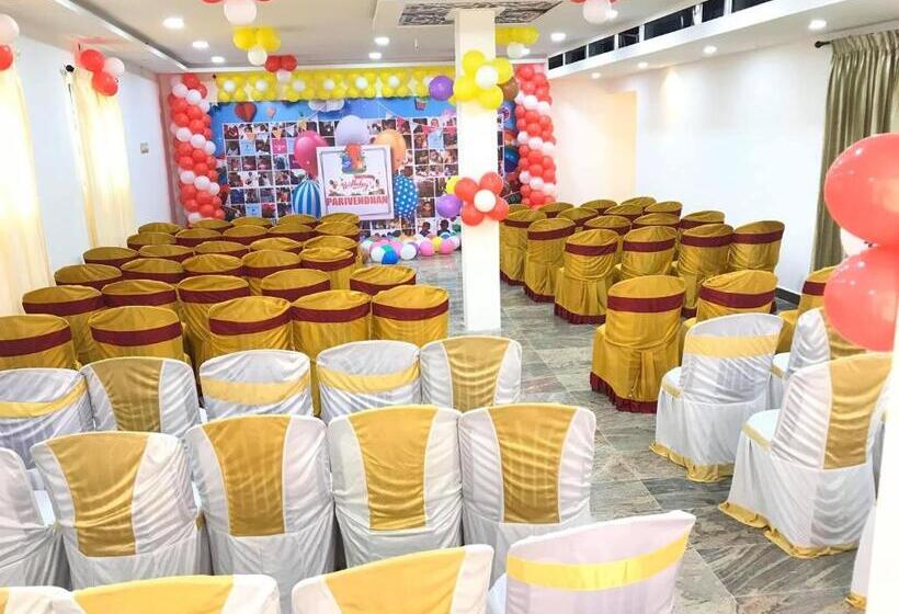 Общежитие Sri Mookambika Mini Hall Group Stay