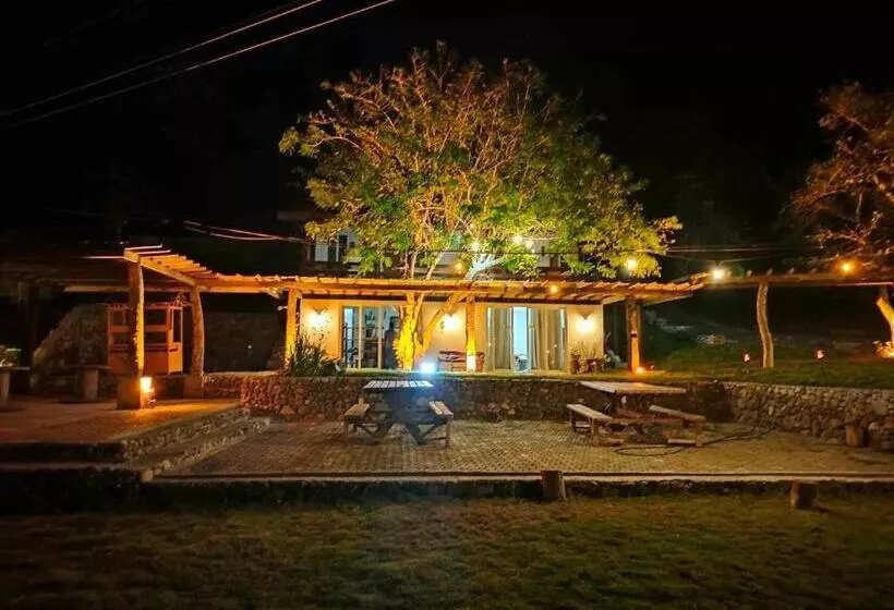 Aamiaismajoitus (B&B) Farmer’s Cafe Villas