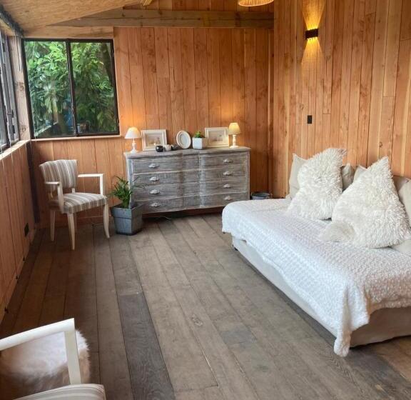 تختخواب و صبحانه Pierres Et Jardins