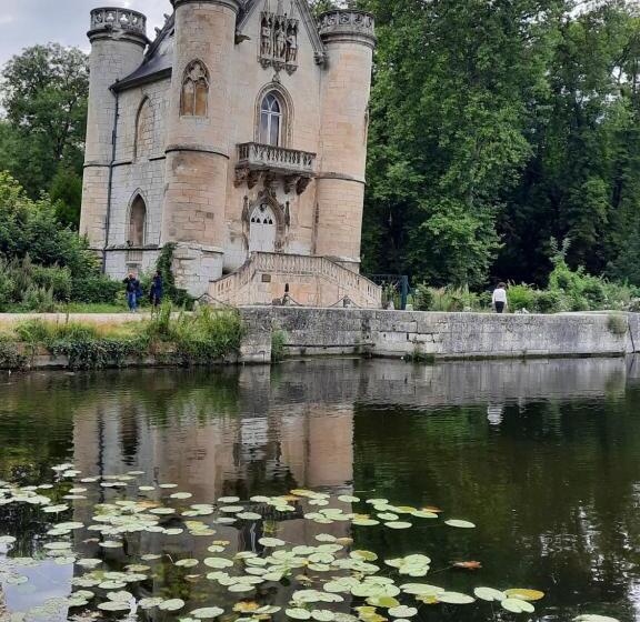 تختخواب و صبحانه Pierres Et Jardins