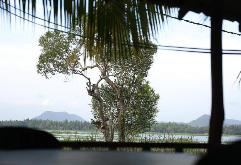 Green Lake View Yala Resort