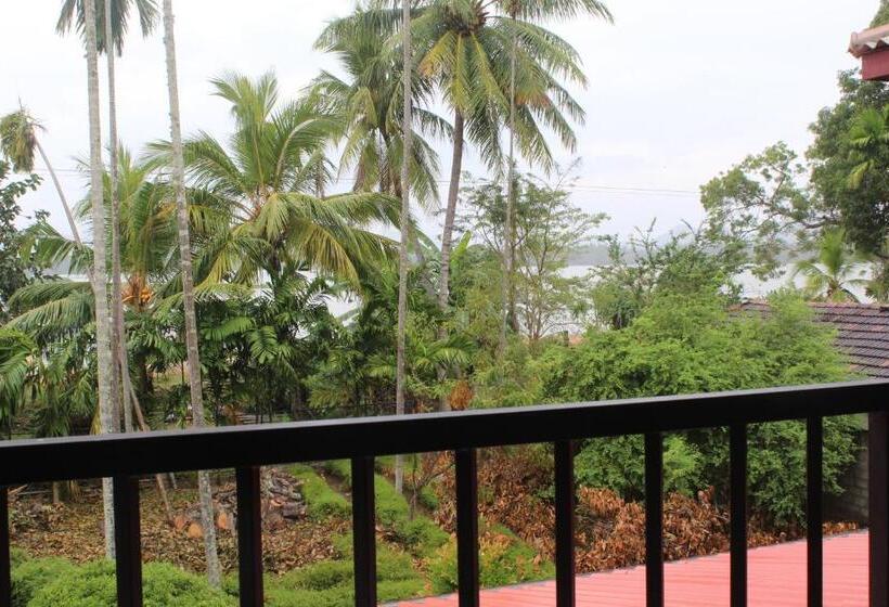 Green Lake View Yala Resort