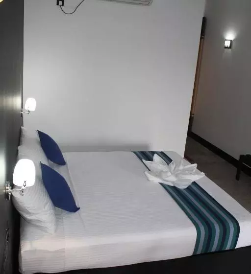 Green Lake View Yala Resort