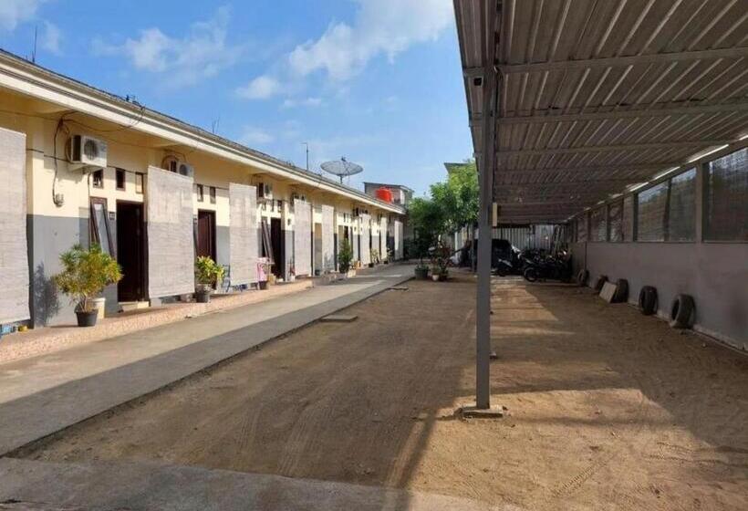 فندق Oyo 93525 Griya Wafira Trenggalek Syariah