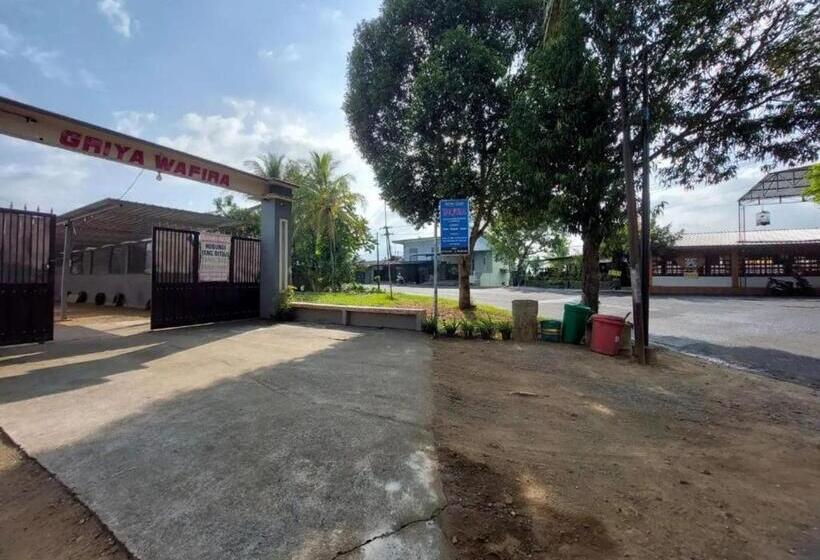 فندق Oyo 93525 Griya Wafira Trenggalek Syariah