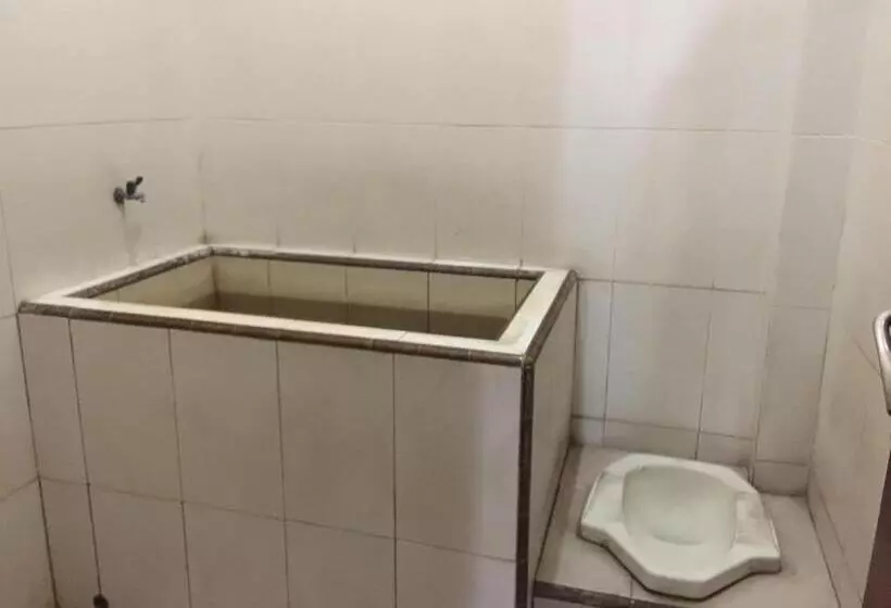 Hotelli Oyo 93525 Griya Wafira Trenggalek Syariah