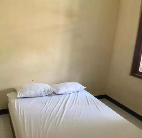 Hotelli Oyo 93525 Griya Wafira Trenggalek Syariah