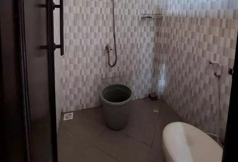 Hotelli Oyo 93525 Griya Wafira Trenggalek Syariah