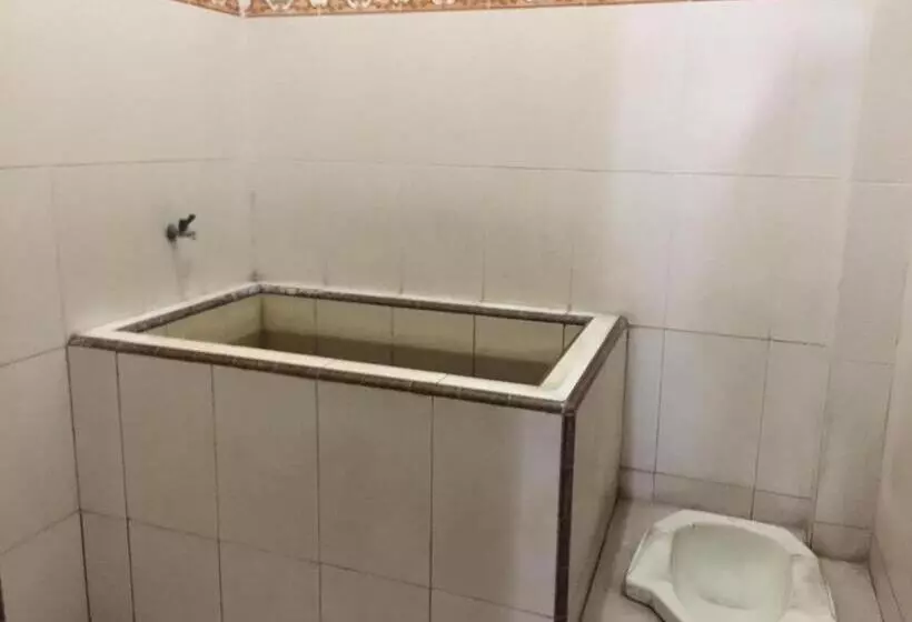 Hotelli Oyo 93525 Griya Wafira Trenggalek Syariah