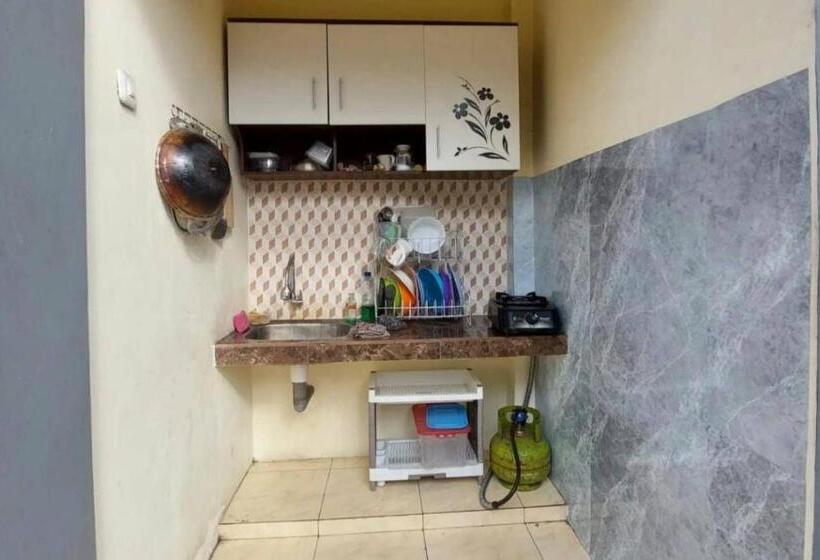 فندق Oyo 93525 Griya Wafira Trenggalek Syariah