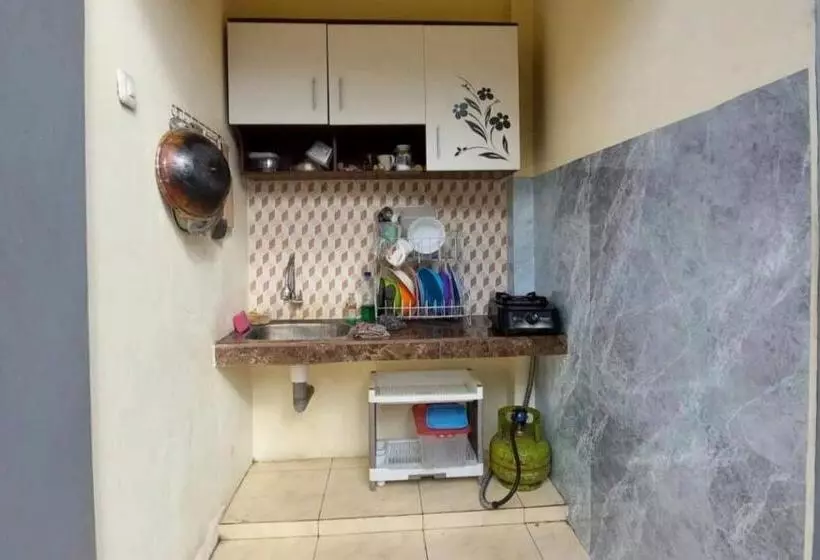 Hotelli Oyo 93525 Griya Wafira Trenggalek Syariah