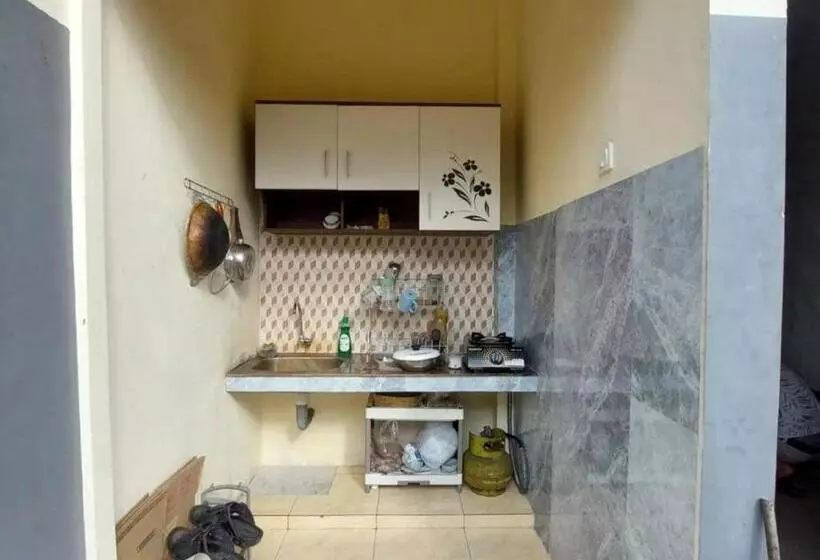 Hotelli Oyo 93525 Griya Wafira Trenggalek Syariah