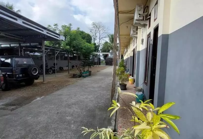 Hotelli Oyo 93525 Griya Wafira Trenggalek Syariah