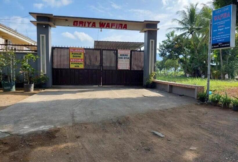 فندق Oyo 93525 Griya Wafira Trenggalek Syariah
