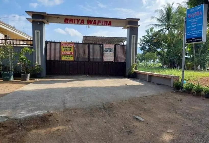 Hotelli Oyo 93525 Griya Wafira Trenggalek Syariah