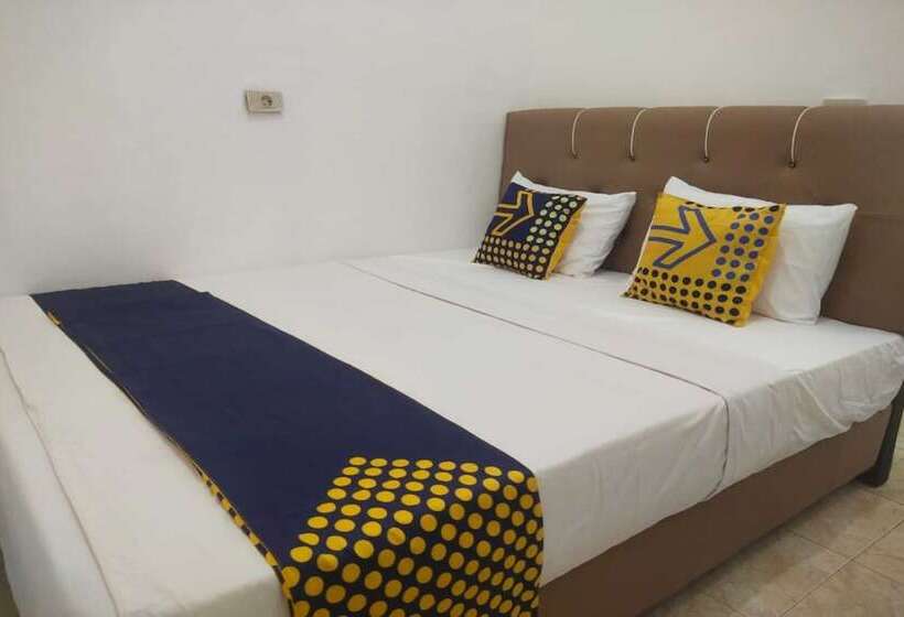 בית מלון כפרי Spot On 93478 Amanda Residence Syariah