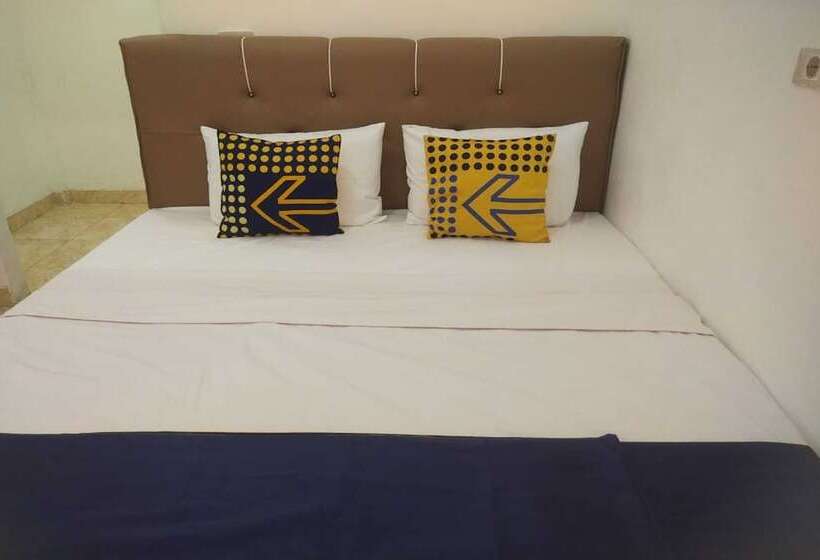 בית מלון כפרי Spot On 93478 Amanda Residence Syariah