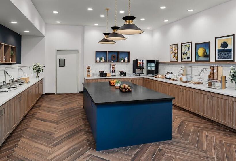 Отель Springhill Suites By Marriott Chula Vista Eastlake