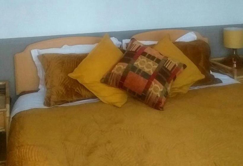 Jesmond B&b Kingsize Ensuite Room 2