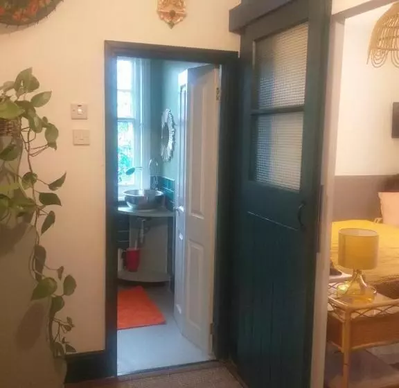 Jesmond B&b Kingsize Ensuite Room 2