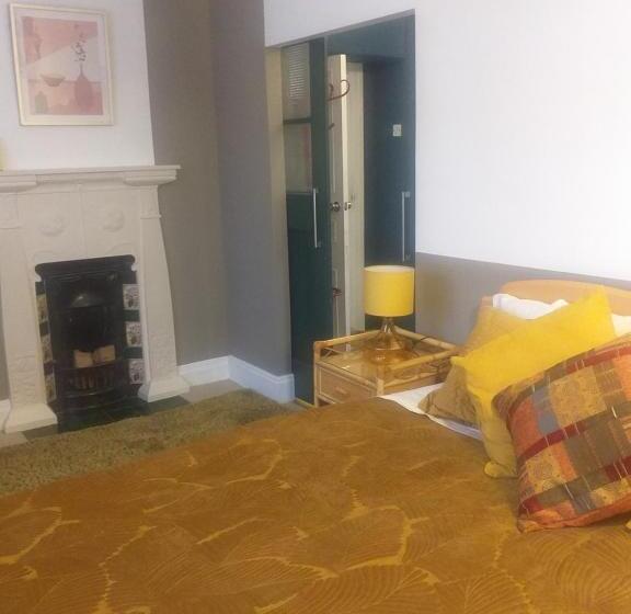 Jesmond B&b Kingsize Ensuite Room 2