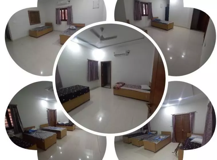 Mmr Luxurious Girls Pg And Hostel