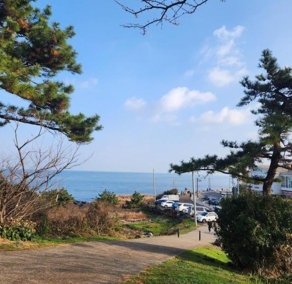 Pensió Bada Village Minbak