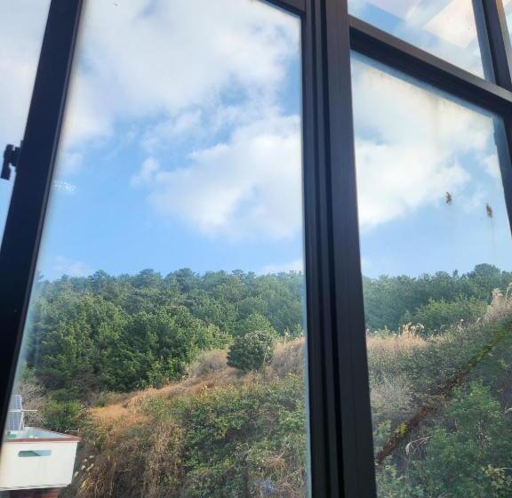 Pensió Bada Village Minbak