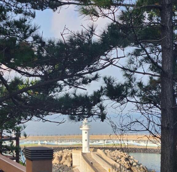 Pensió Bada Village Minbak