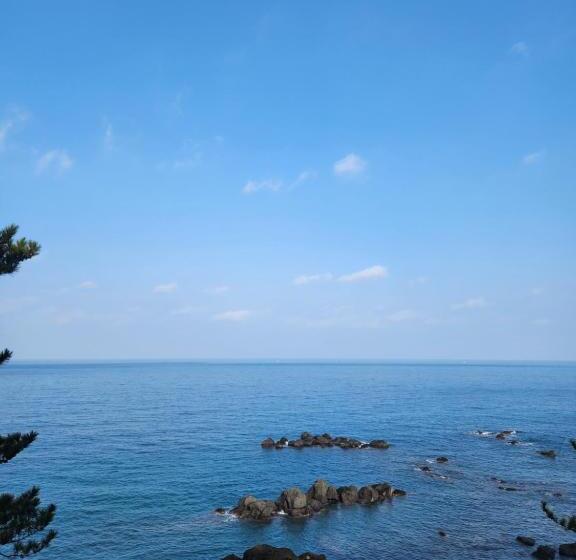 Pensió Bada Village Minbak