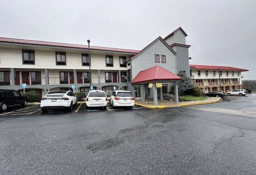 Общежитие Hometowne Studios By Red Roof Lancaster