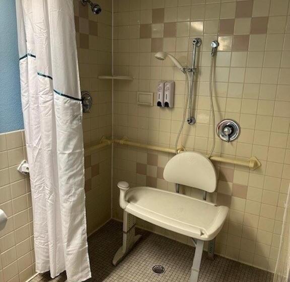 Общежитие Hometowne Studios By Red Roof Lancaster