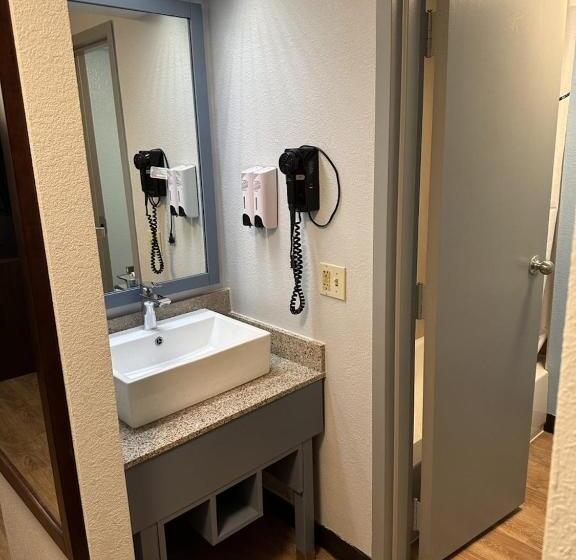 Общежитие Hometowne Studios By Red Roof Lancaster