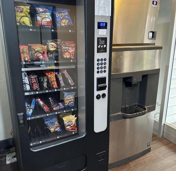 Общежитие Hometowne Studios By Red Roof Lancaster