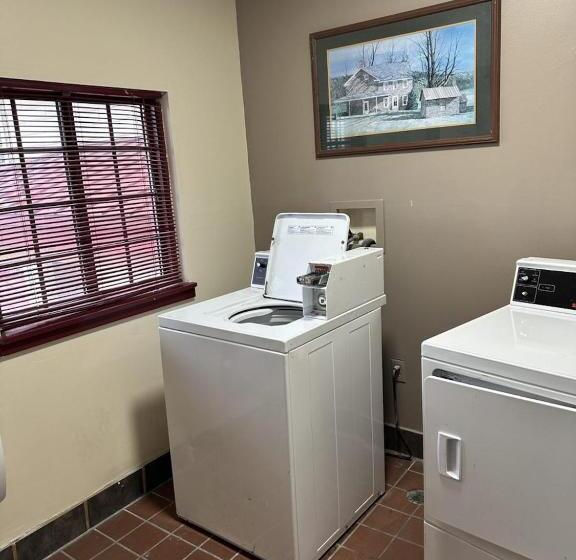 Общежитие Hometowne Studios By Red Roof Lancaster