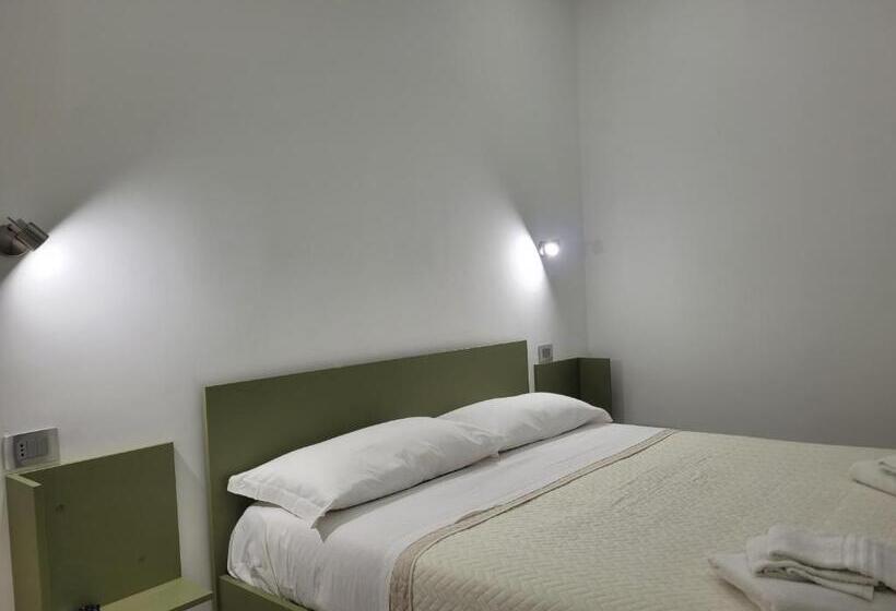 تختخواب و صبحانه Gemini Rooms