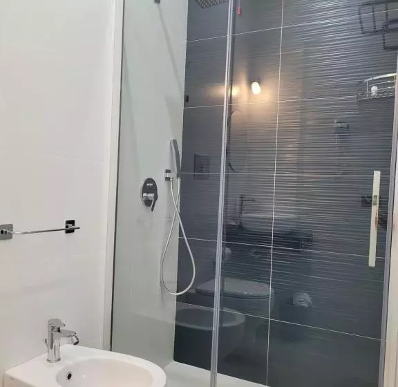 تختخواب و صبحانه Gemini Rooms