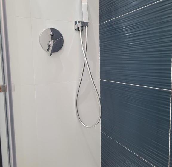 تختخواب و صبحانه Gemini Rooms