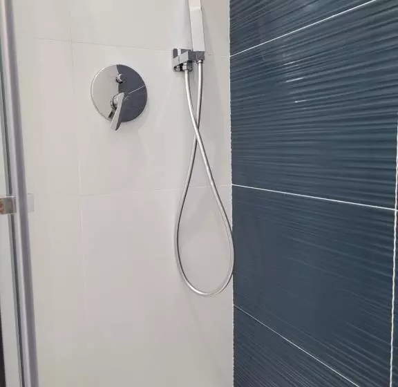 تختخواب و صبحانه Gemini Rooms