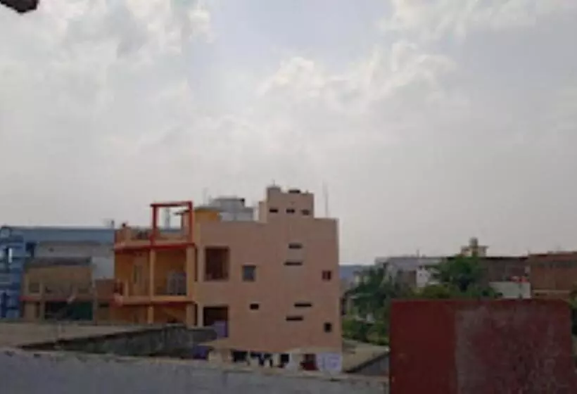ホテル 100 Blu Madhya Pradesh