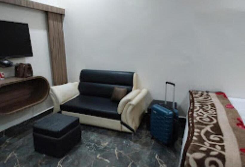 酒店 100 Blu Madhya Pradesh