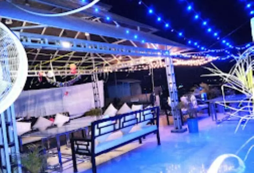 ホテル 100 Blu Madhya Pradesh