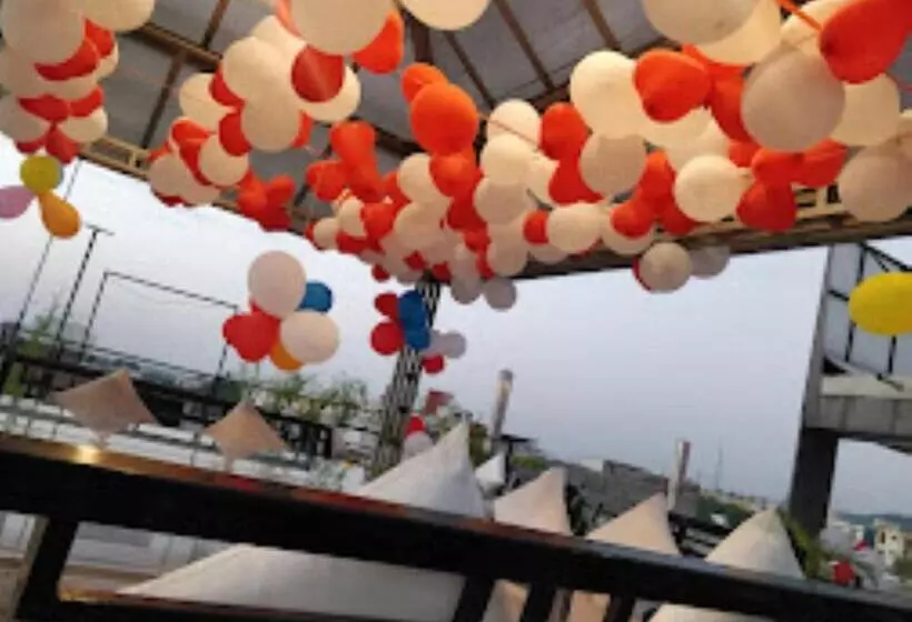 ホテル 100 Blu Madhya Pradesh