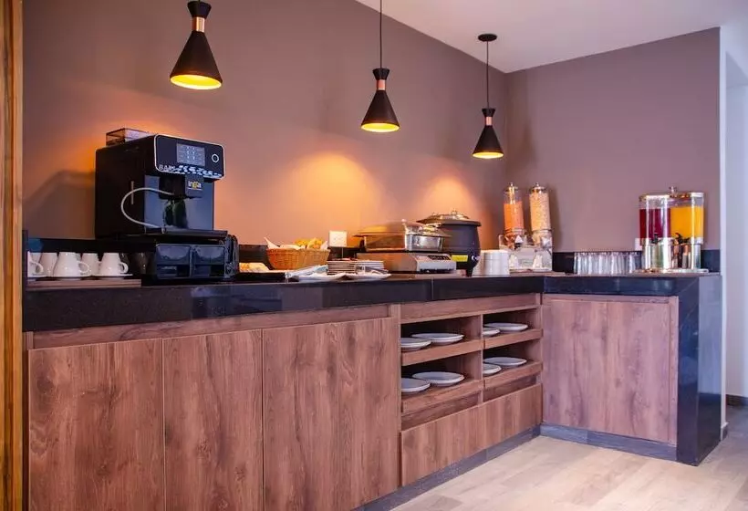 هتل Byhours Las Américas