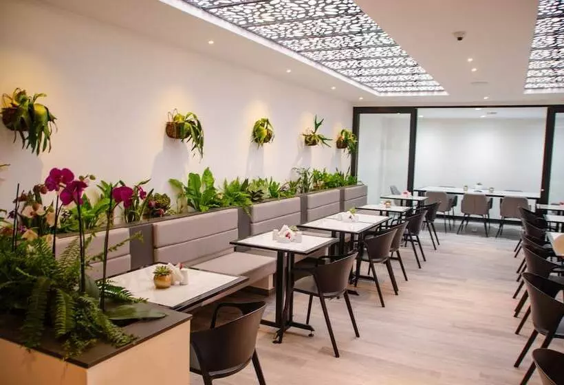 هتل Byhours Las Américas